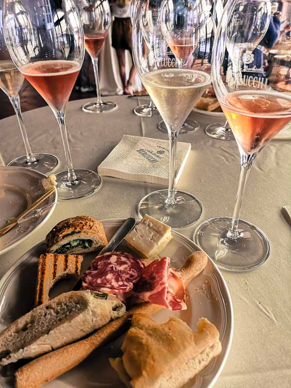 visita-alle-cantine-berlucchi-il-buffet
