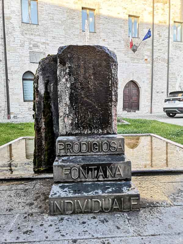 cose da fare in Umbria bere l'acqua miracolosa